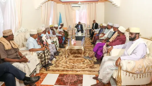 Dadka uu Ra'iisul Wasaare Rooble kula kulmay Garowe waxaa ka mid ah odeyaasha dhaqanka