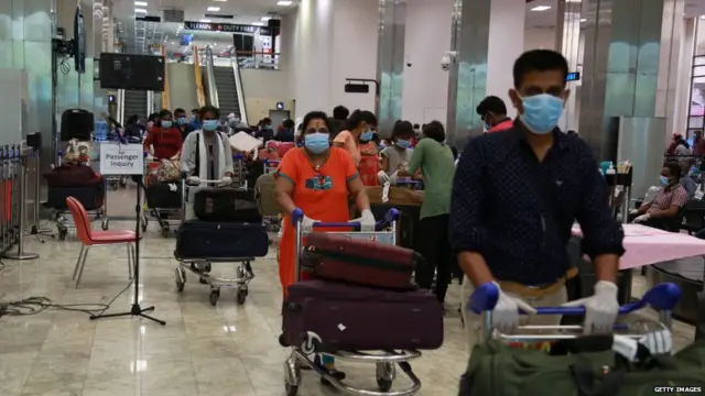 යළි සියරට පැමිණෙන ශ්රී ලාංකිකයෝ