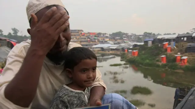 Mohammed Suleiman chora a morte da mulher e três filhas