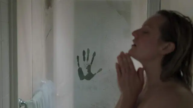 Elizabeth Moss dalam The Invisible Man