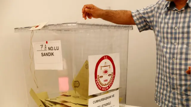 голосование в турецком консульстве во Франкфурте