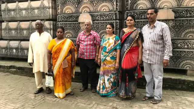 राम मंदिर कार्यशाला में आए श्रद्धालु