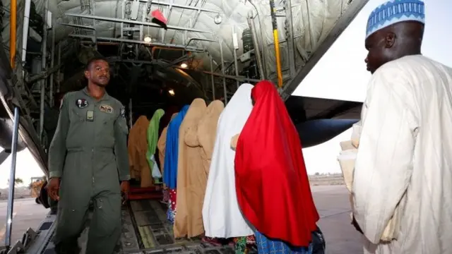 कैद से छोड़ी गई लड़कियां