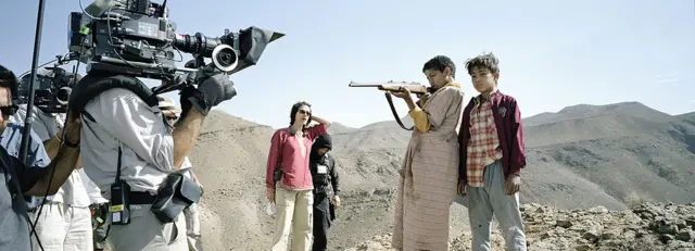 Rodriego Prieto en el set de "Babel"