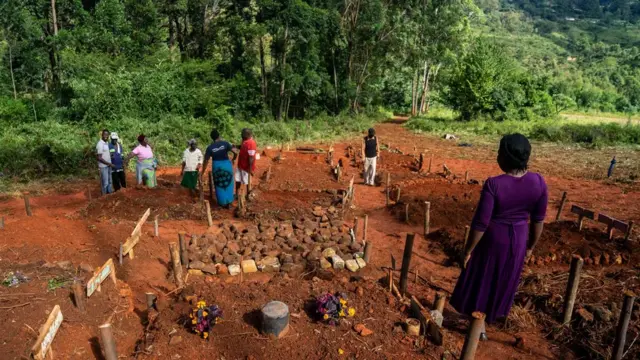 Túmulos coletivos no Zimbábue, que também foi afetado pelo ciclone