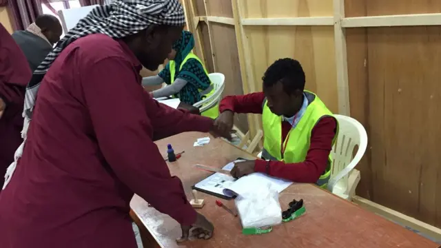 Nin codkiisa dhiibanaya