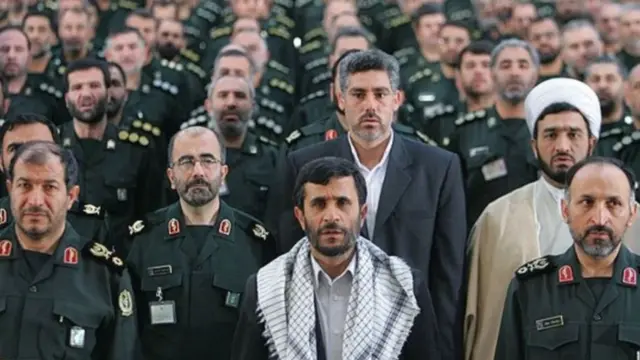 احمدی نژاد به همراه سپاه