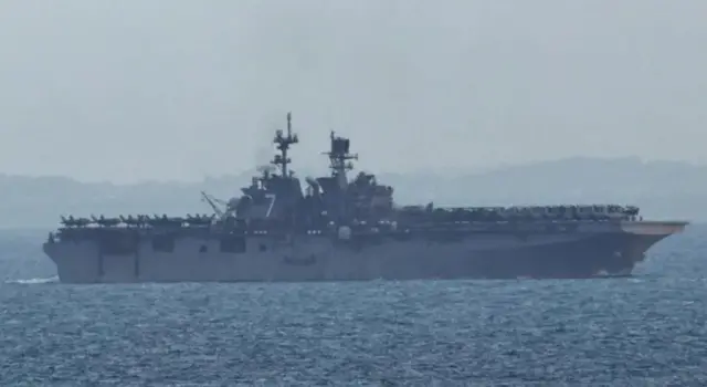 3월 17일에 촬영된 미 해군 상륙강습함 USS 트리폴리의 모습
