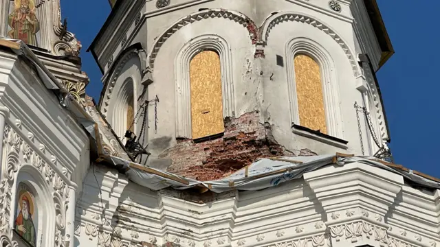 Наслідки пошкодження Успенського собору на території Києво-печерської лаври від російського удару