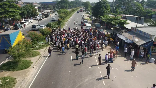 মহাসড়কে আওয়ামী লীগের সমাবেশ