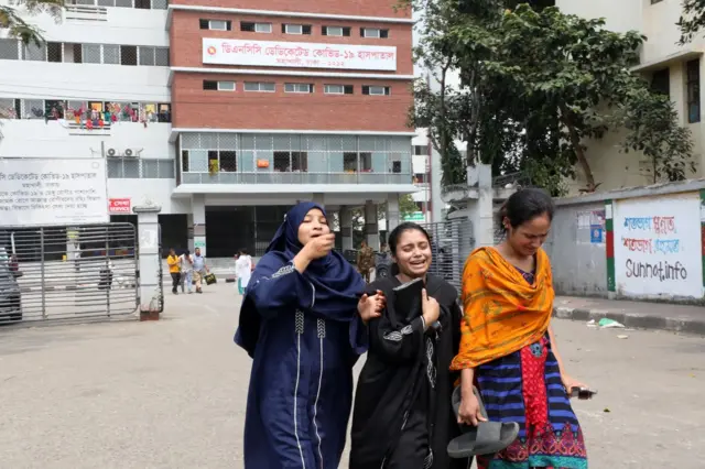 সাদমানের মৃত্যুর পর তার স্বজনেরা কান্নায় ভেঙে পড়েন