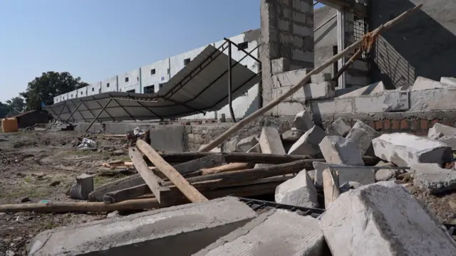 बैतूल में ढहा दी गई स्कूल की इमारत