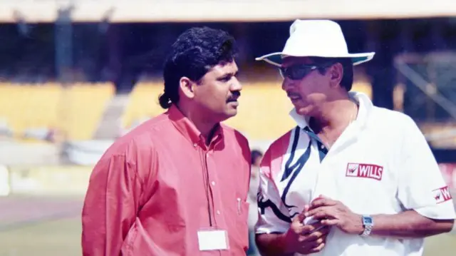 ভারতীয় ক্রিকেট দলের প্রাক্তন কোচ অংশুমান গায়কোয়াড়ের সাথে কীর্তি আজাদ (বামে) (আর্কাইভ)