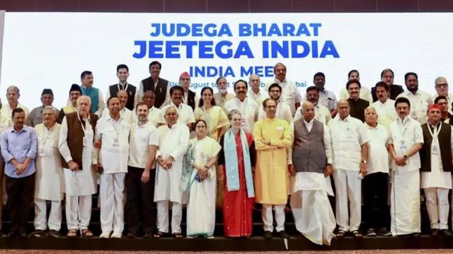 कॉंग्रेस 'इंडिया' या आघाडीला बांधून बहुपक्षीय सरकार आणण्याच्या प्रयत्नात आहे. 