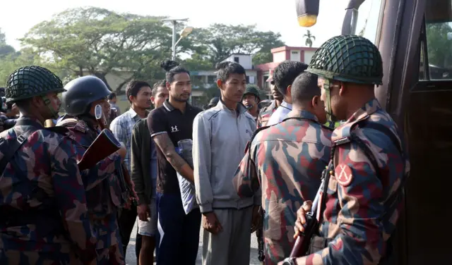পালিয়ে আসা মিয়ানমারের বর্ডার গার্ড পুলিশ