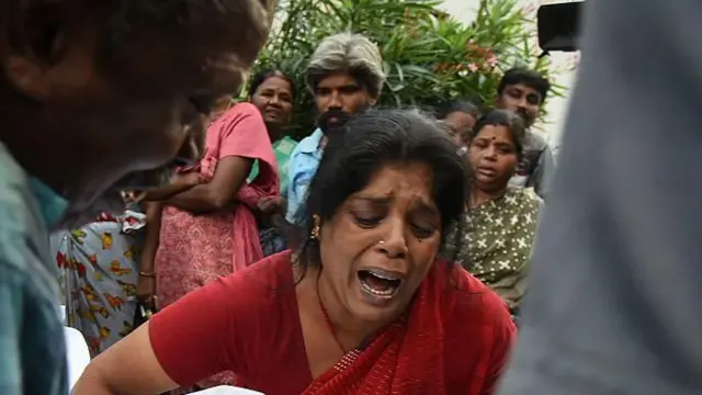 স্বজন হারানো নারী