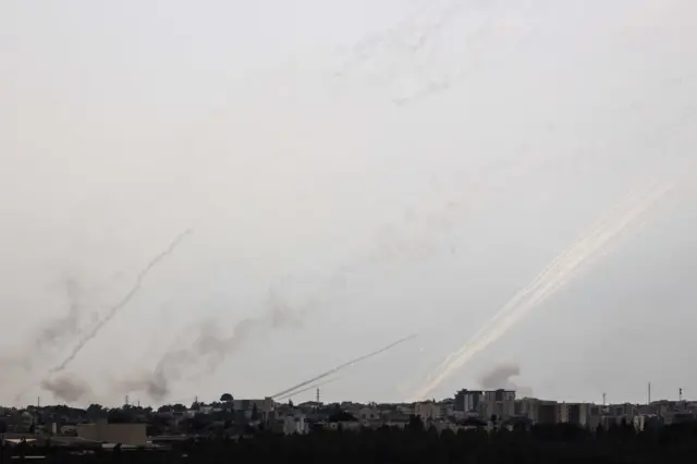 ဂါဇာဘက်ကနေ အစ္စရေးဘက်ကို ဒုံးကျည်တွေနဲ့ တိုက်ခိုက်တဲ့ အခြေအနေ 