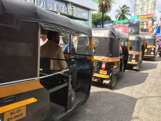 তিরুভানান্তাপুরম শহরের রাস্তায় অটো- ফাইল চিত্র