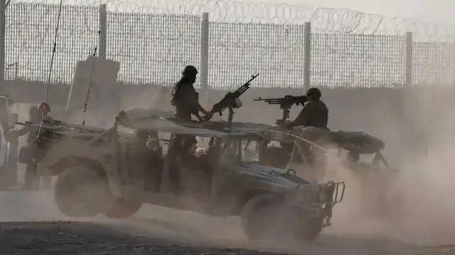 اسرائیلي ځواکونه د غزې بشپړ نېولو تیاری نیسي.