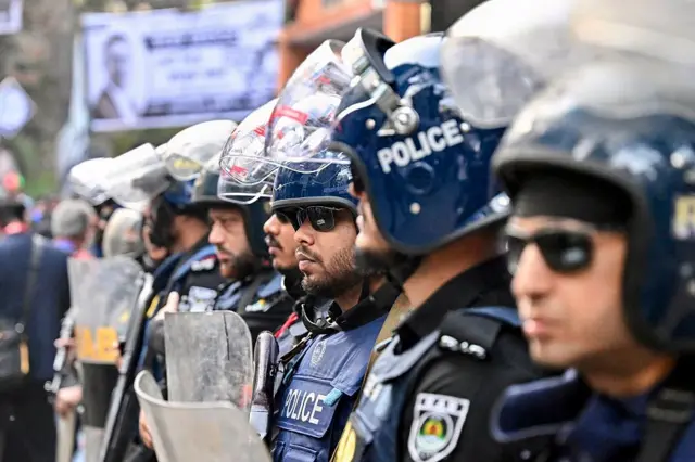 সারাদেশে পুলিশের বিশেষ অভিযান চলছে