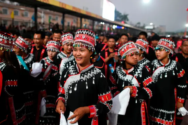  ''ဝ'' တပ်ဖွဲ့ အမျိုးသမီးတွေ