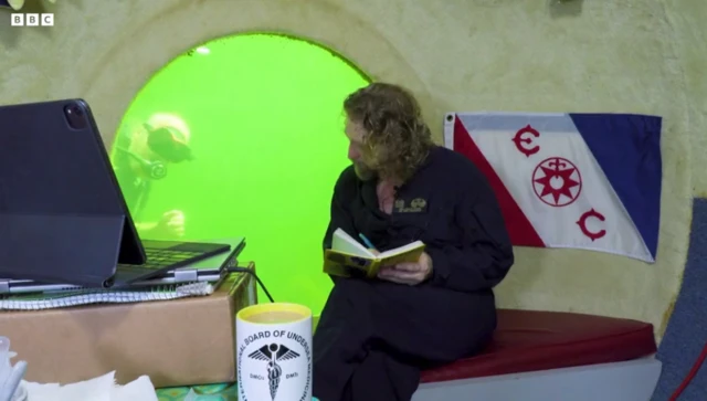 నీటి అడుగున జోసెఫ్