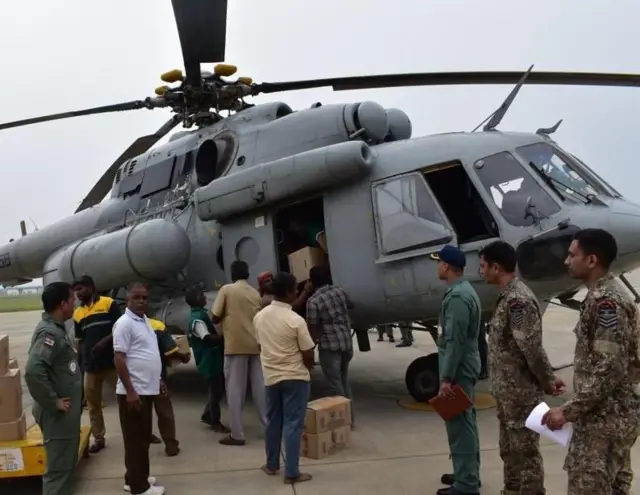 சூலூர் விமானப்படை தளத்திலிருந்து மீட்புப்பொருட்கள்