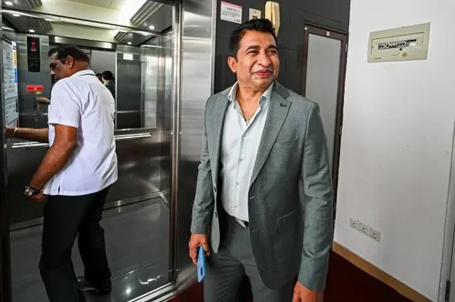 ව්‍යාපාරිකයෙකු ලෙස කටයුතු කළ රොෂාන් රණසිංහගේ දේශපාලන ගමනේ මුල් ගුරුවරයා වන්නේ හිටපු ජනාධිපති මෛත්‍රිපාල සිරිසේන ය.