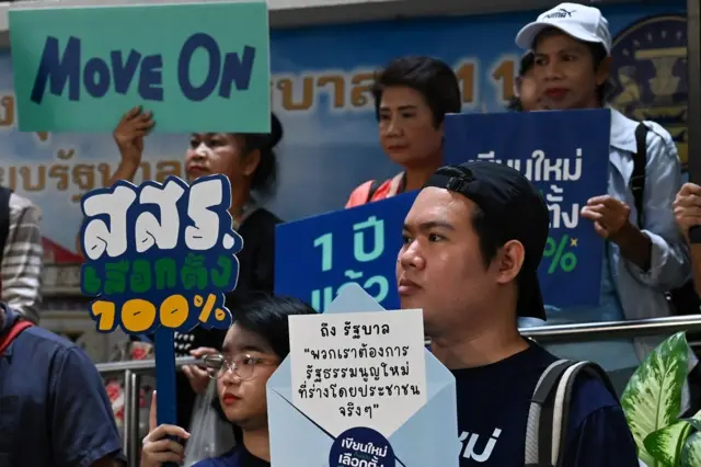 ภาคประชาชนเคยทำแคมเปญ #Conforall “เขียนใหม่ทั้งฉบับ เลือกตั้ง100%” โดยมีประชาชนร่วมลงชื่อสนับสนุน 211,904 คน ภายในระยะเวลา 3 วัน