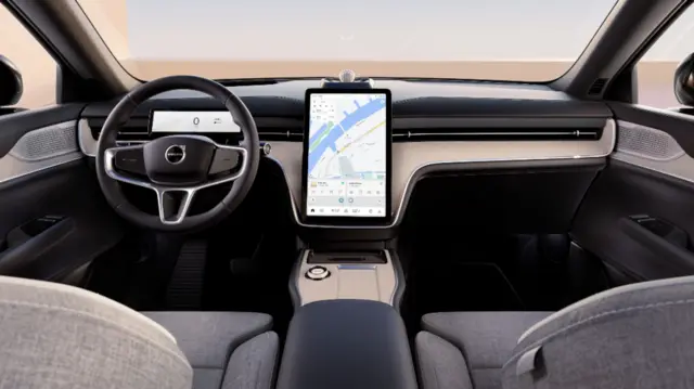 بلندگوها در پشت‌سری صندلی قرار دارد