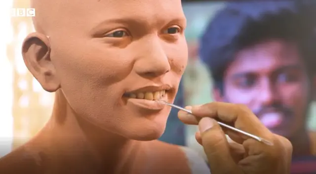 సిలికాన్ శిల్పాలు