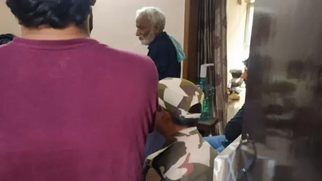 பத்திரிகையாளர் வீடுகளில் சோதனை