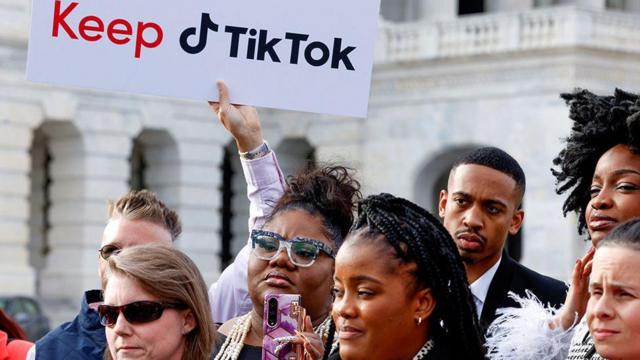 যুক্তরাষ্ট্রের কিছু ব্যবহারকারী প্রস্তাবিত আইনের সমালোচনা করেছেন