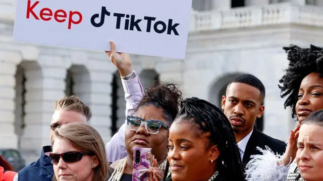 যুক্তরাষ্ট্রের কিছু ব্যবহারকারী প্রস্তাবিত আইনের সমালোচনা করেছেন