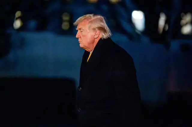 Donald Trump caminando