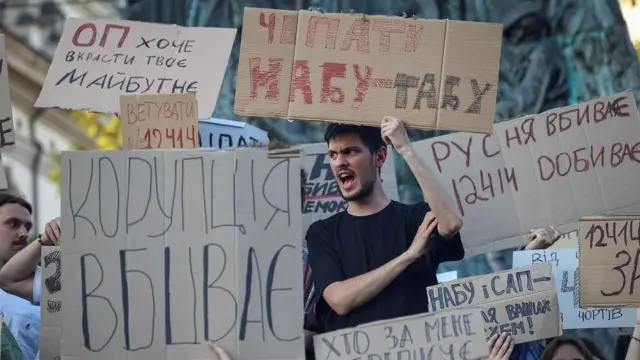 акция протеста против подчинения антикоррупционного бюро генпрокуратуре в Киеве