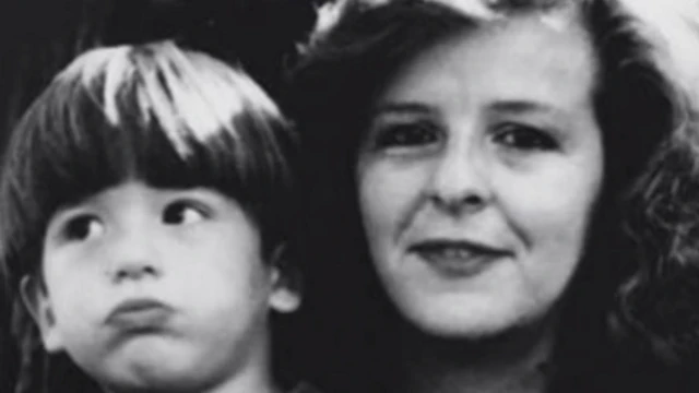 Miguel Uribe aos quatro anos, com a mãe, Diana Turbay