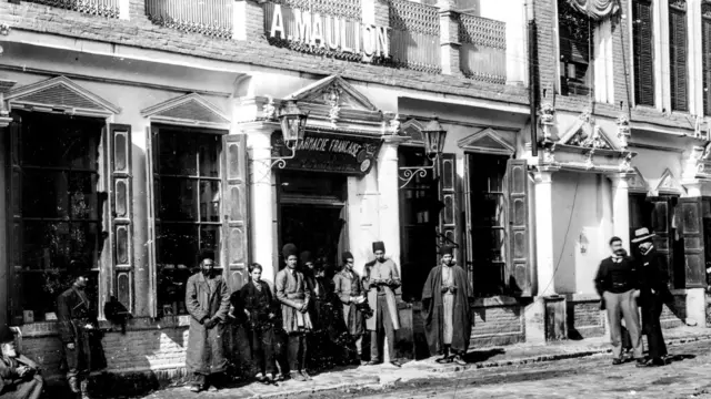 نمایی از فیلم «زمستان است»