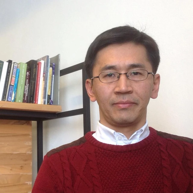 Саясат таануучу Эмил Жураев 