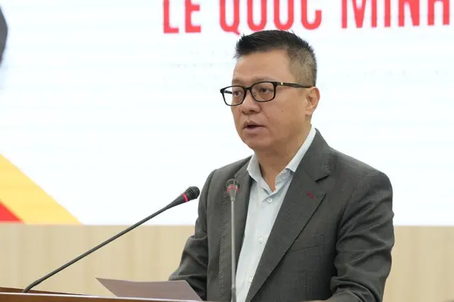 Ông Lê Quốc Minh, Tổng Biên tập Báo Nhân Dân, Chủ tịch Hội Nhà báo Việt Nam phát biểu trên bục 