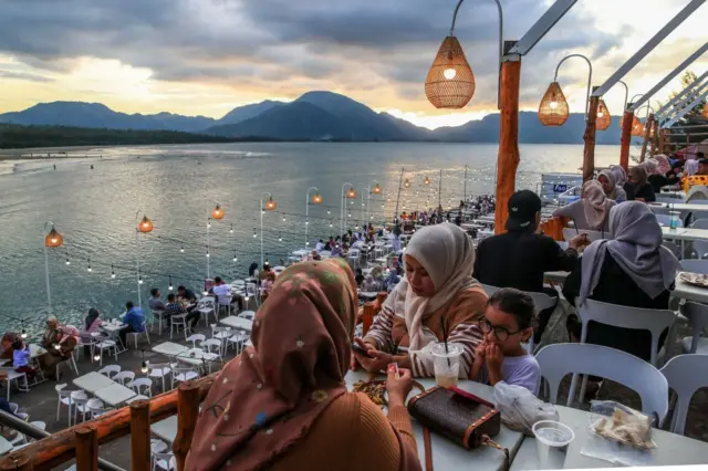 perda syariah, qanun jariyah, aceh, revisi