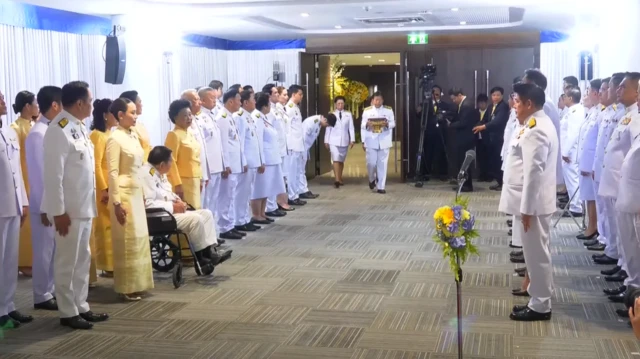 ว่าที่ ร.ต.ต.อาพัทธ์ สุขะนันท์ เลขาธิการสภาผู้แทนราษฎร อัญเชิญพระบรมราชโองการแต่งตั้งนายกรัฐมนตรี มายังที่ทำการพรรคภูมิใจไทย