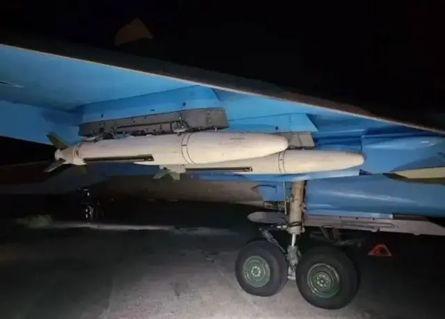 Новая бомба УМПБ-5 на подвеске российского военного самолета