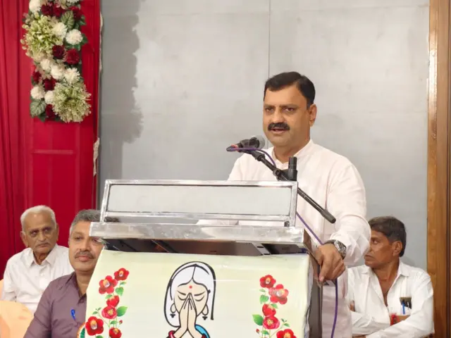 કપાસ ગુજરાત બીબીસી ખેડૂત વરસાદ ચોમાસું ખેતર પાક બીબીસી ગુજરાતી ન્યૂઝ