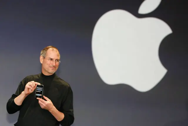 Steve Jobs presentando el iPhone.