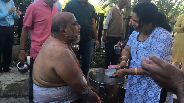 ਤਾਂਤਰਿਕ ਦੀਪਕ ਖੜਕੇ ਅਤੇ ਮਹਿਲਾ ਤਾਂਤਰਿਕ ਵੇਦਿਕਾ ਪੰਢਰਪੁਰਕਰ