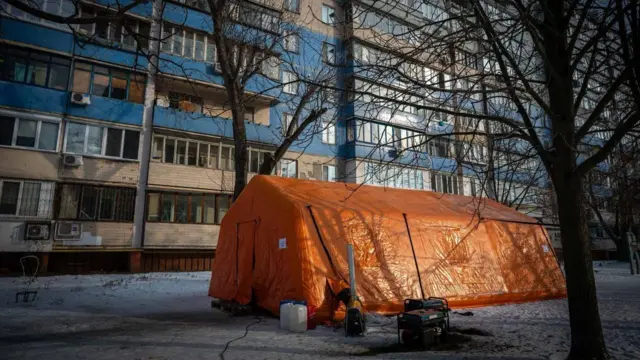 Уряд розгортає додаткові пункти, де можна зігрітися і підзарядити телефони