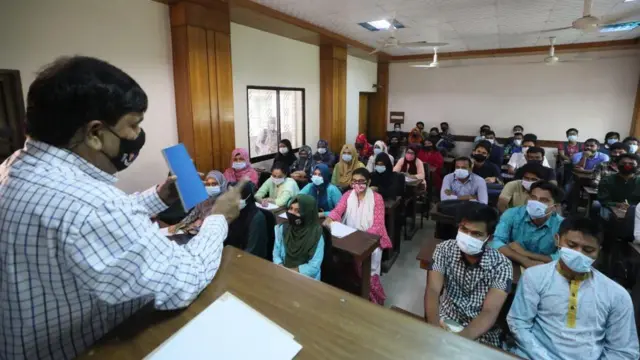 বেসরকারি বিশ্ববিদ্যালয় গুলো বলছে, করোনা মহামারির পর পরিচালন ব্যয় মেটানো কষ্টসাধ্য হয়ে পড়েছে