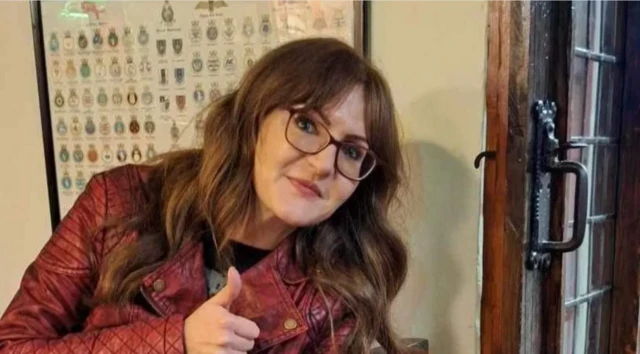 샬럿 하딩은 소셜미디어가 크리스마스 선물 비용을 끌어올리는 원인이라고 생각한다