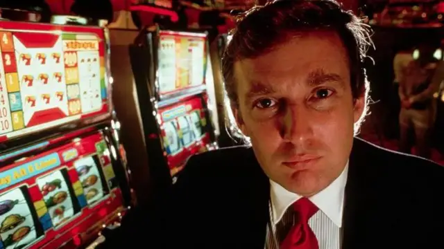 Трамп Нью-Жерси штатынын Атлантик-Сити шаарындагы "Таж-Махал" казиносунун ачылышында
